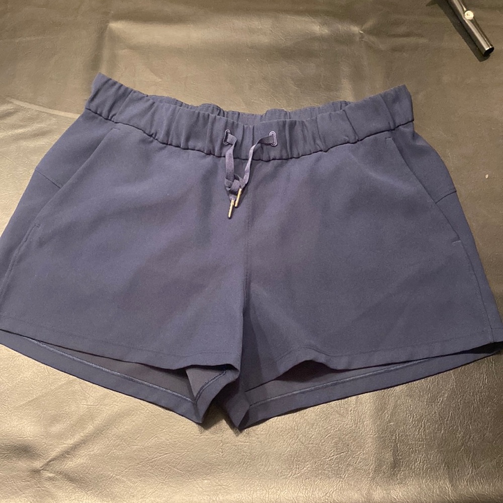 Lululemon size 10 on the fly shorts